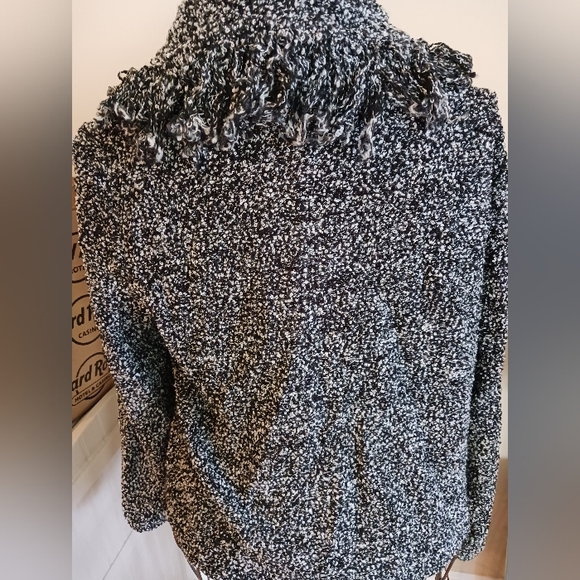 Sweater - Picture 3 of 4